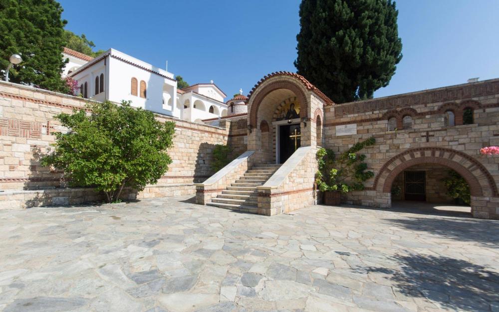 Μονοήμερη Εκδρομή προσκύνημα στον Άγιο Θεοδόση φαγητό στο Λυγουριό