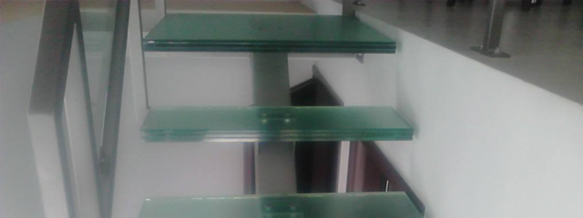 Γυάλινες Σκάλες {noPicture}