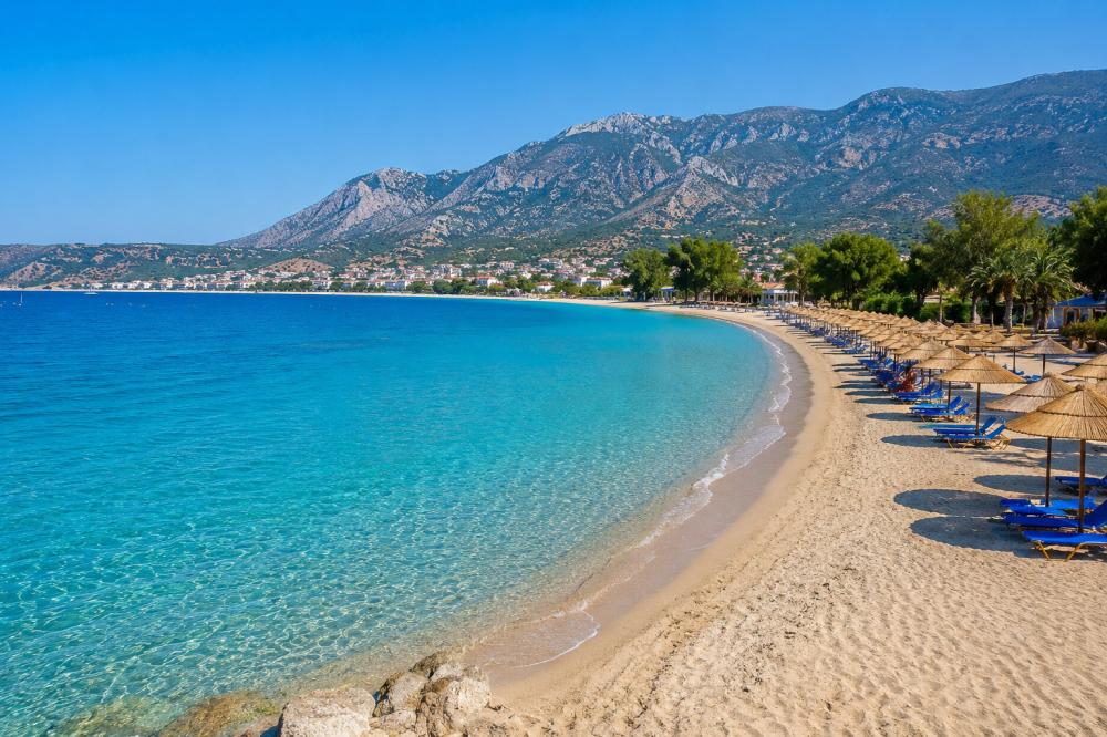 Μια από τις ομορφότερες παραλίες της Αργολίδας, με χρυσή αμμουδιά και καταγάλανα, ρηχά νερά. Ιδανική για στιγμές χαλάρωσης, κολύμπι και καλοκαιρινές αποδράσεις δίπλα στη φύση.