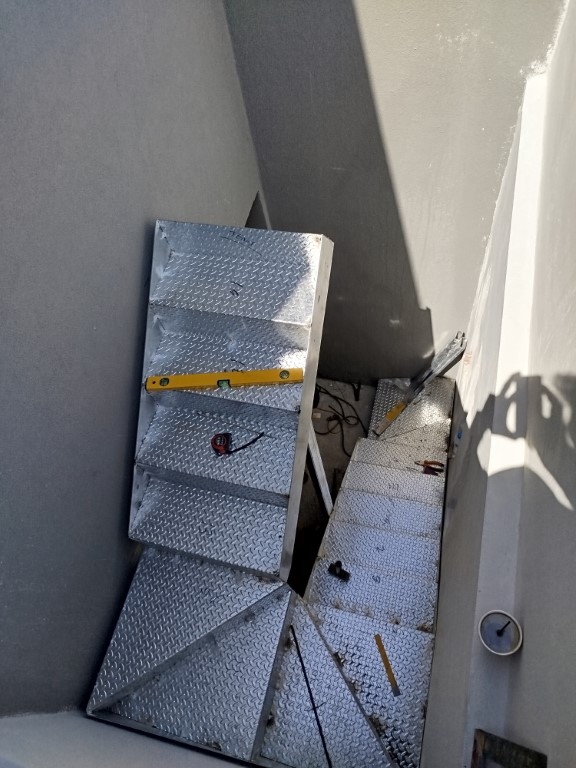 ΓΥΑΛΙΝΕΣ ΣΚΑΛΕΣ {noPicture}