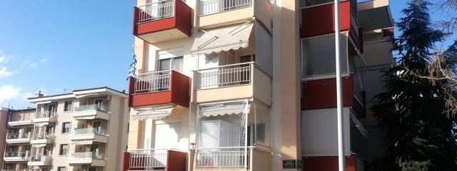 Δύο τριώροφες οικοδομές κατοικιών με υπόγειο και στέγη στην Πυλαία Θεσσαλονίκης