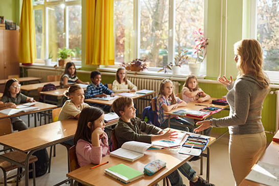 Διαπαιδαγώγηση, όρια και σχολείο