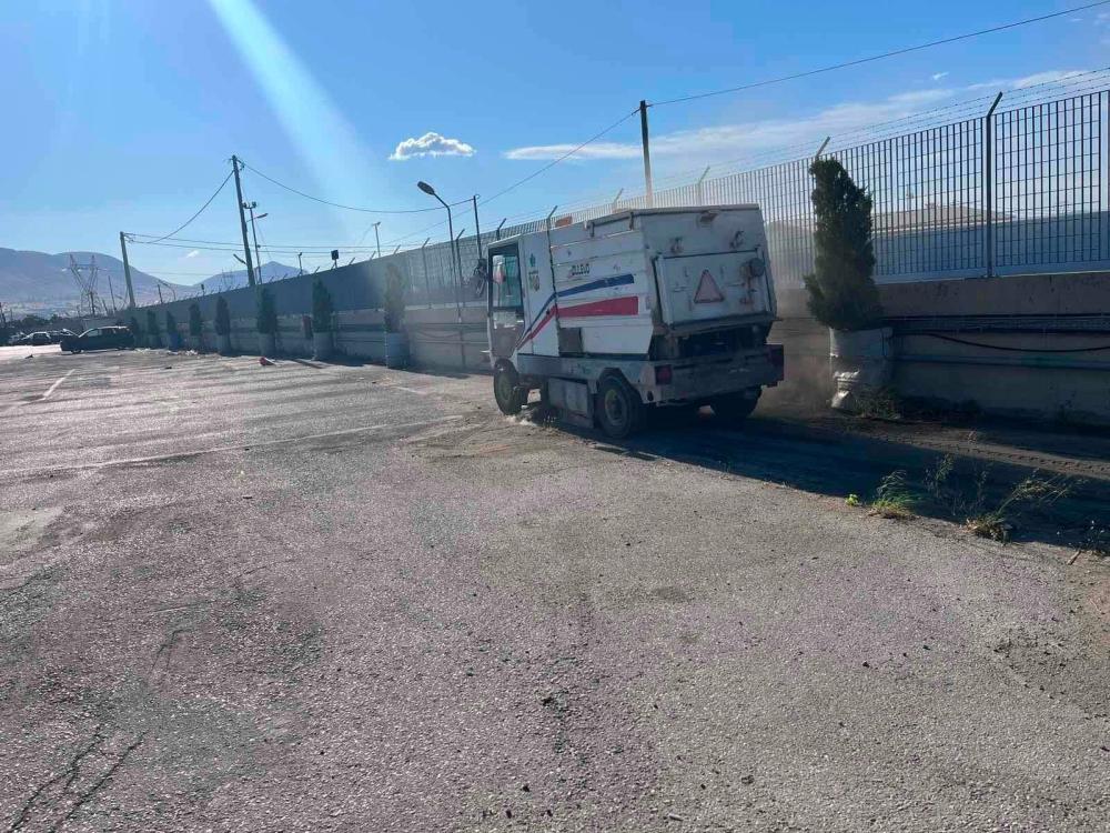 Η εταιρεία μας αναλαμβάνει καθαρισμούς εγκαταστάσεων με μηχανοκίνητο σάρωθρο. {noPicture}