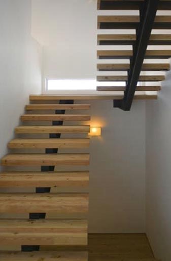 ΛΙΓΑ ΛΟΓΙΑ ΓΙΑ ΕΜΑΣ 