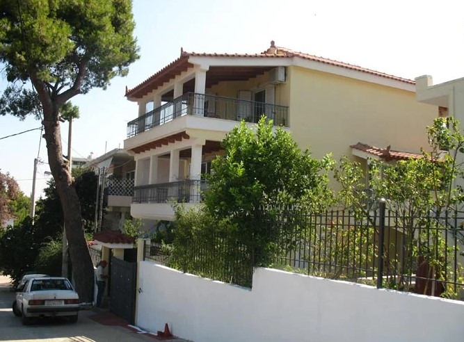 Ποιοι Είμαστε 