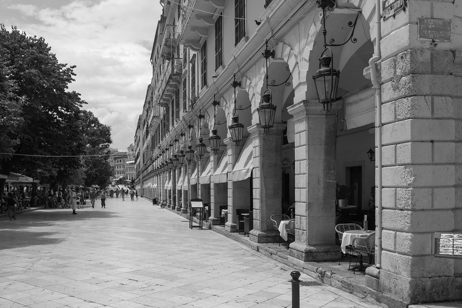 Απόλυτη εχεμύθεια και επαγγελματισμός 