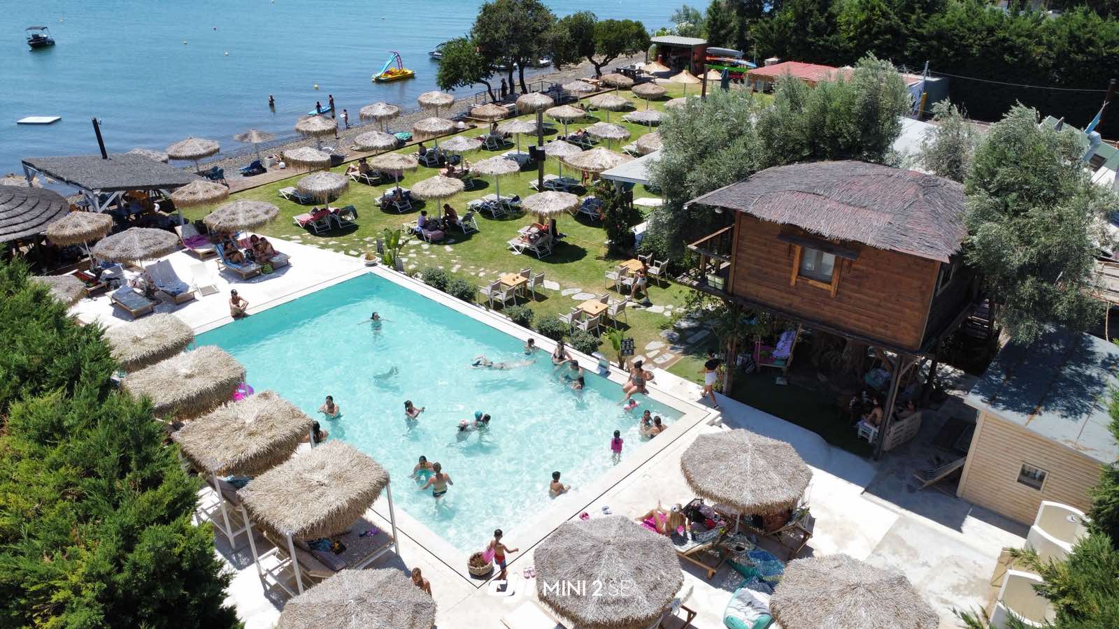 Beach Bar & Κουζίνα Πολλών Γεύσεων 