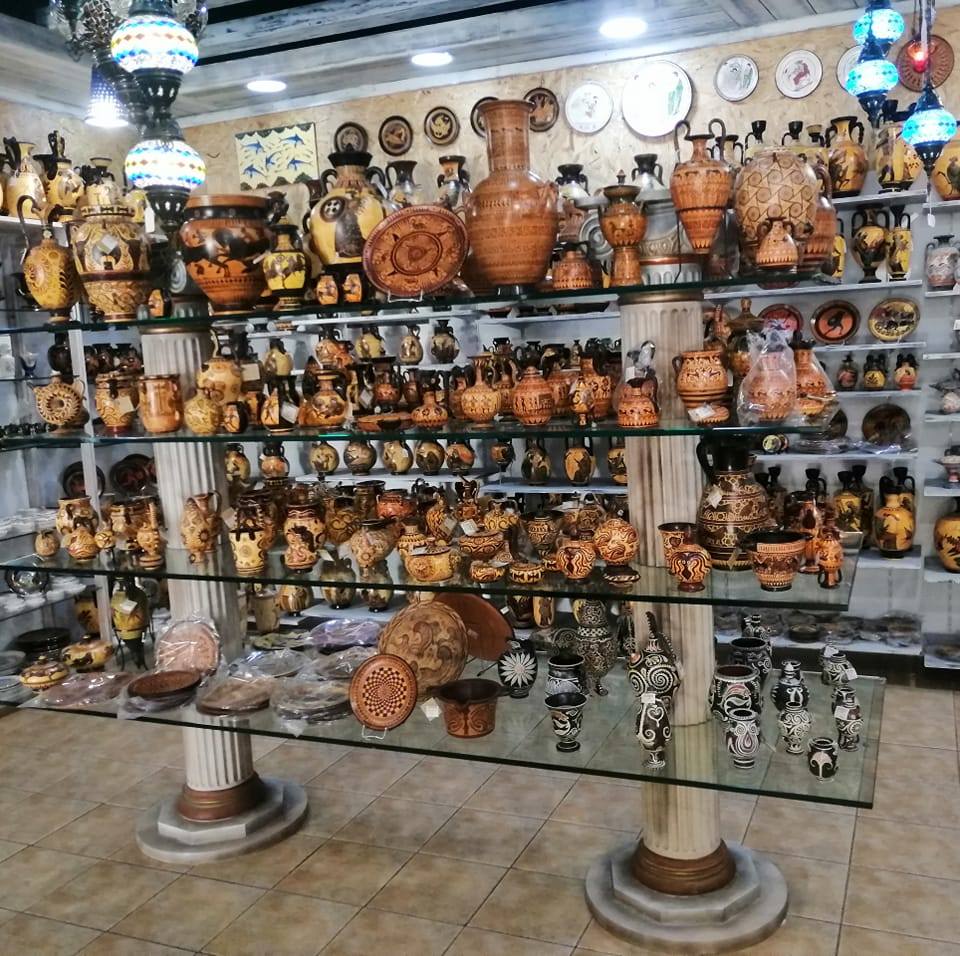 Τουριστικά Είδη & Αναμνηστικά 