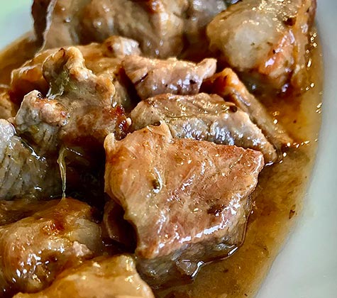 Χοιρινή τηγανιά κρασάτη 