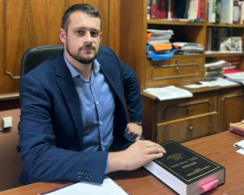 ΓΝΩΡΙΣΤΕ ΤΟΝ ΔΙΚΗΓΟΡΟ 