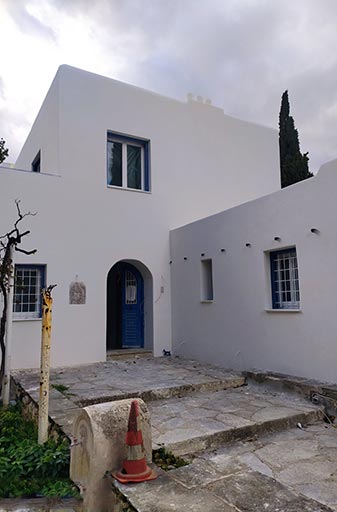 ΛΙΓΑ ΛΟΓΙΑ ΓΙΑ ΕΜΑΣ 