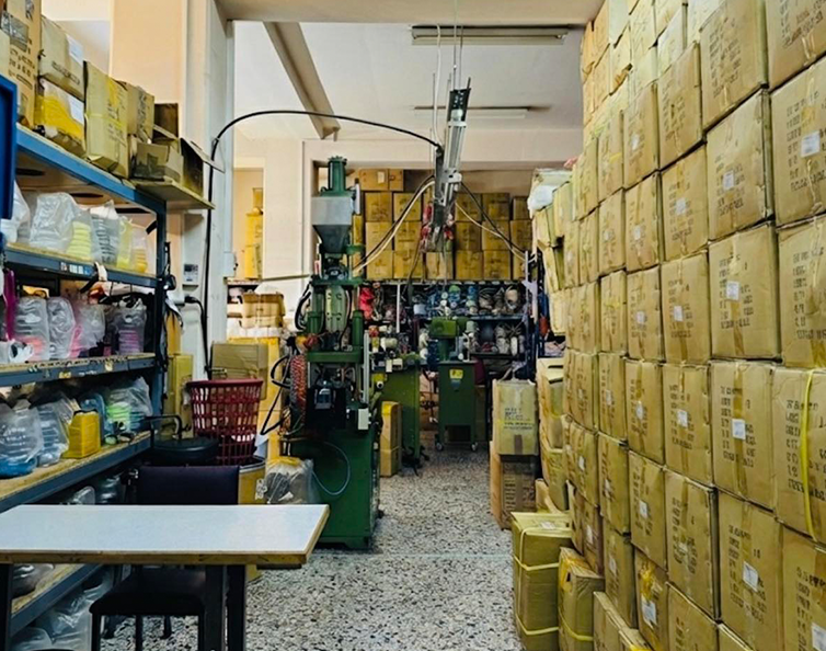 ΛΙΓΑ ΛΟΓΙΑ ΓΙΑ ΕΜΑΣ 