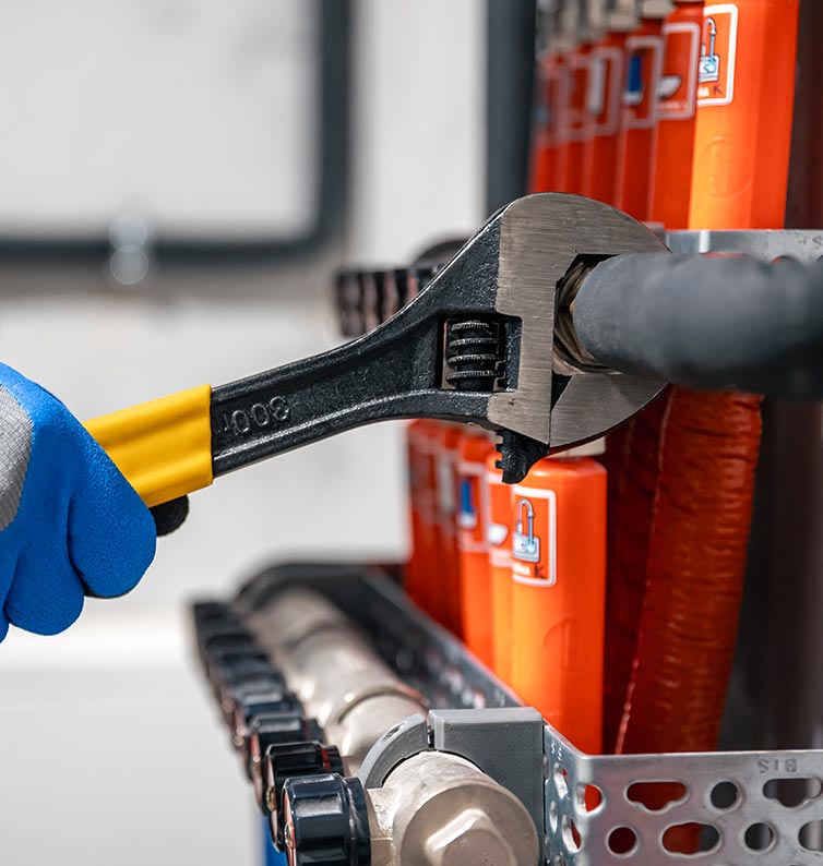 ΛΙΓΑ ΛΟΓΙΑ ΓΙΑ ΕΜΑΣ 