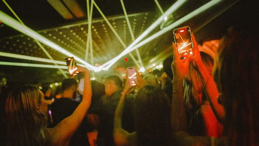 Επικοινωνήστε μαζί μας 