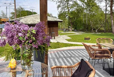 Η Μαγεία της Αυλής Μας 