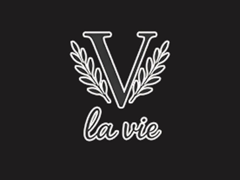 Το V la vie είναι ένα σύγχρονο και προσεγμένο διαμέρισμα που δημιουργήθηκε με στόχο να προσφέρει μια άνετη και ευχάριστη εμπειρία φιλοξενίας στους επισκέπτες που επιλέγουν να γνωρίσουν την όμορφη περιοχή των Ιωαννίνων.