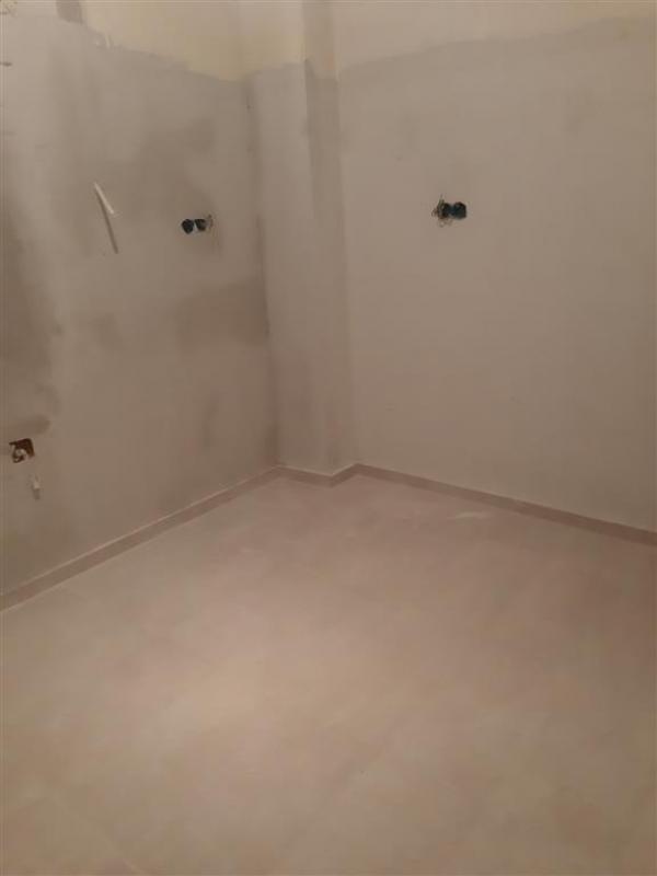 ΑΝΑΚΑΙΝΙΣΗ ΔΙΑΜΕΡΙΣΜΑΤΟΣ ΣΤΗ ΚΥΨΕΛΗ Σοβατίσματα, βαψίματα, τοποθέτηση πλακιδίων και κατασκευή καινούργιας κουζίνας