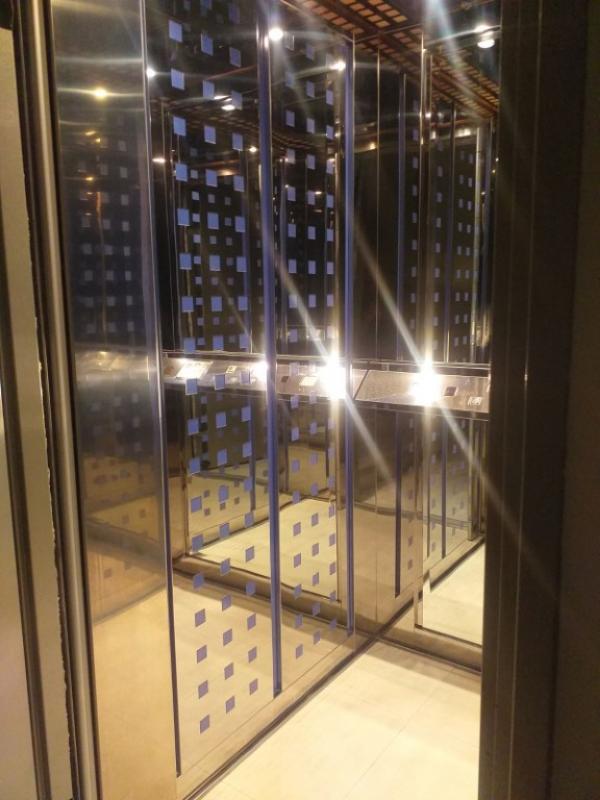 Θάλαμος ανελκυστήρα με μπουτονιερα κουπαστή