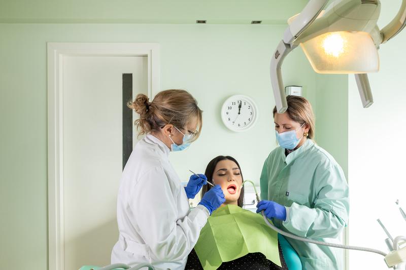 Οδοντίατρος Χειρουργός Νούση Χαριέτα - Ξάνθη