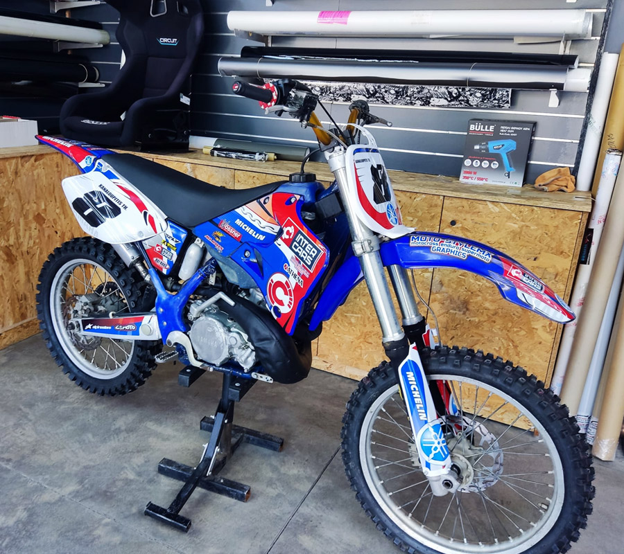 Αυτοκόλλητα οχημάτων