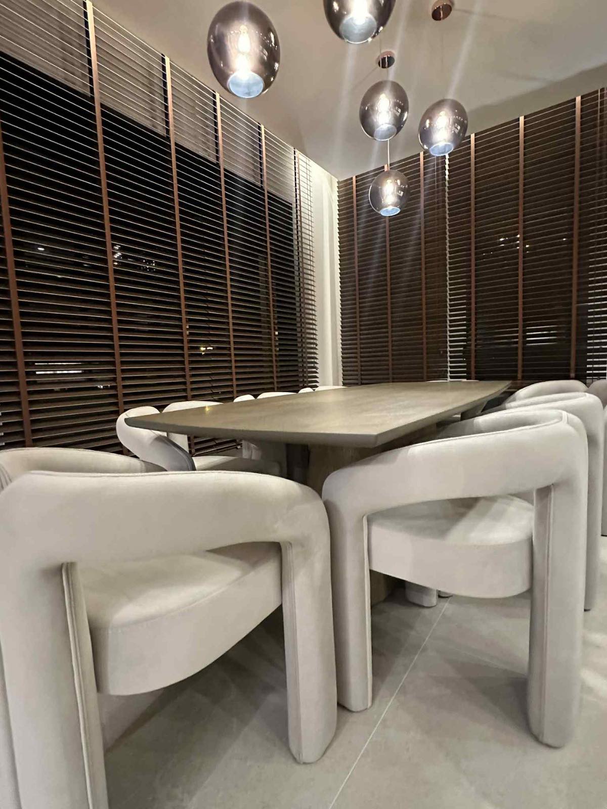 Φτιάχνουμε έπιπλα με ουσία, όχι απλώς αντικείμενα. Φτιάχνουμε έπιπλα με ουσία, όχι απλώς αντικείμενα.