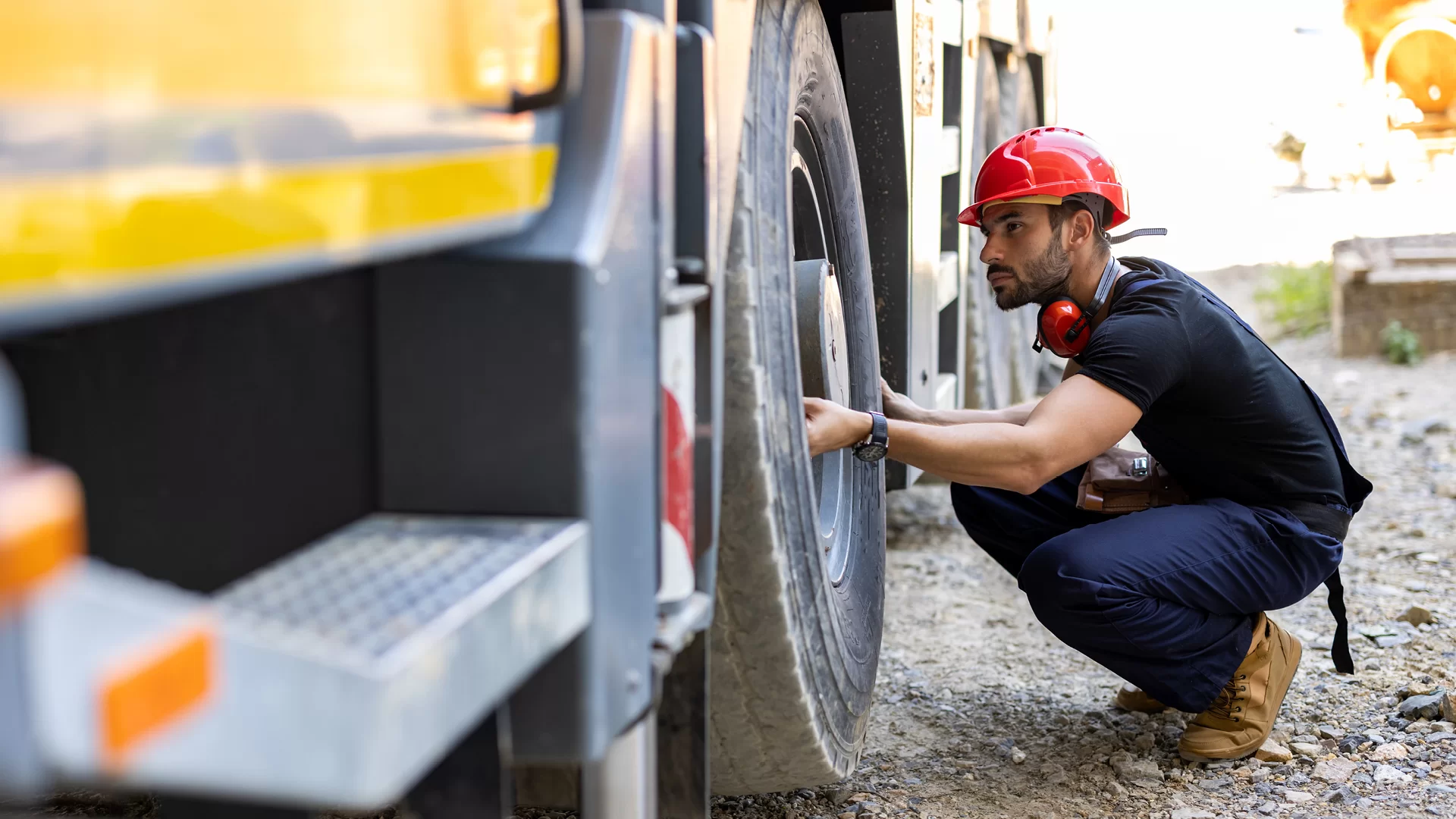 <h2>Η δύναμη πίσω απο κάθε βαρέο όχημα.</h2><p>Εξειδικευμένο συνεργείο στο 2 χλμ Πτολεμαΐδας – Φλώρινας. Εξειδίκευση σε κινητήρες, υδραυλικά και ηλεκτρονικά συστήματα.</p>