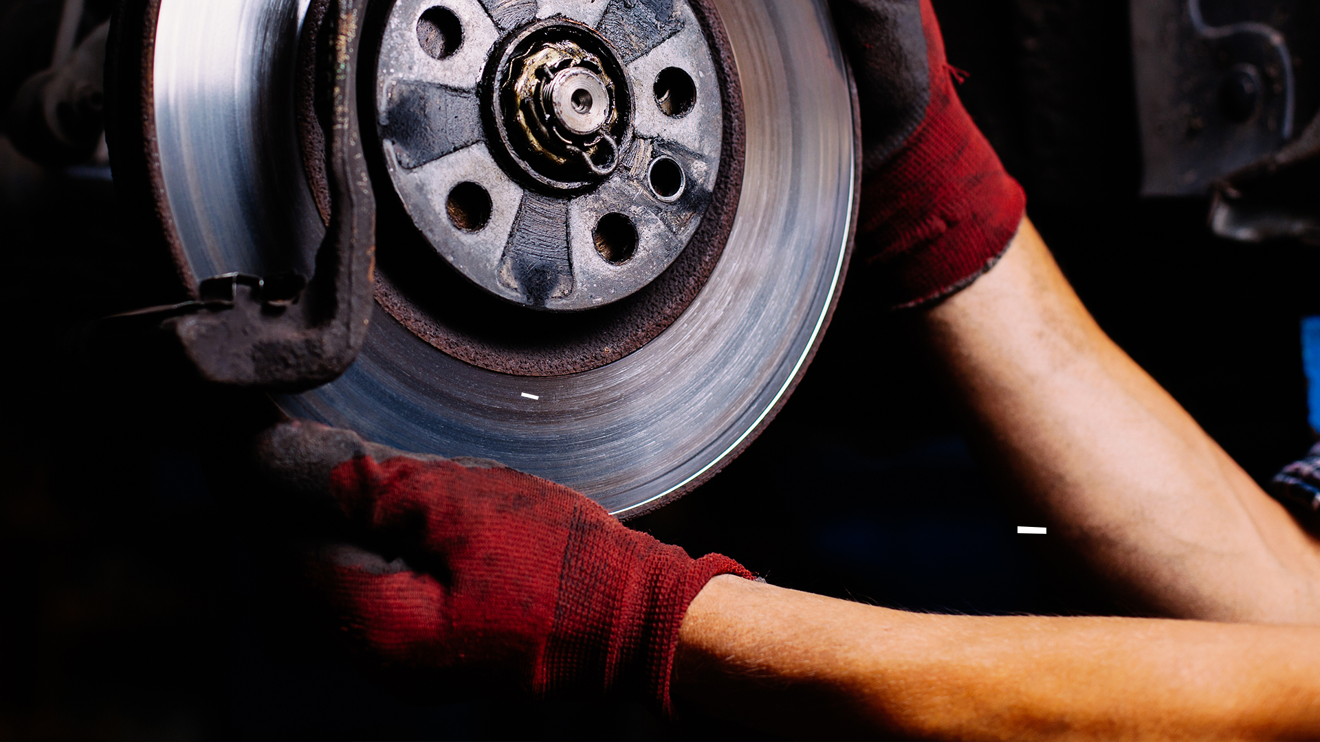 <h2>Η δύναμη πίσω απο κάθε βαρέο όχημα.</h2><p>Εξειδικευμένο συνεργείο στο 2 χλμ Πτολεμαΐδας – Φλώρινας. Εξειδίκευση σε κινητήρες, υδραυλικά και ηλεκτρονικά συστήματα.</p>